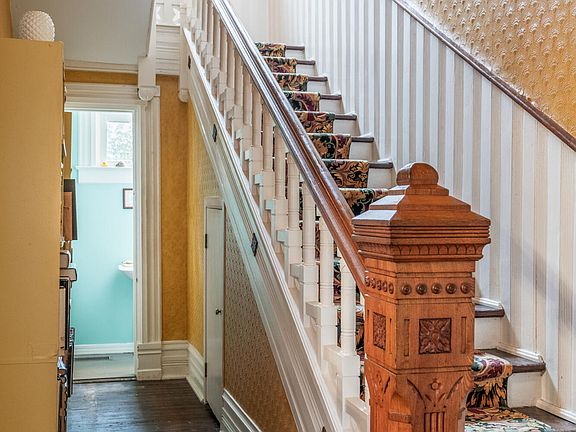 5th image of 200 Saint Charles Ave