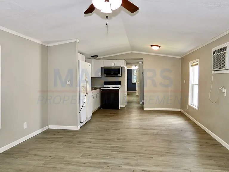 10635 Ford Rd — Photo 15