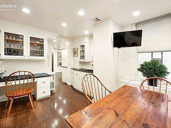 5th image of 45 E 62nd St APT 4A