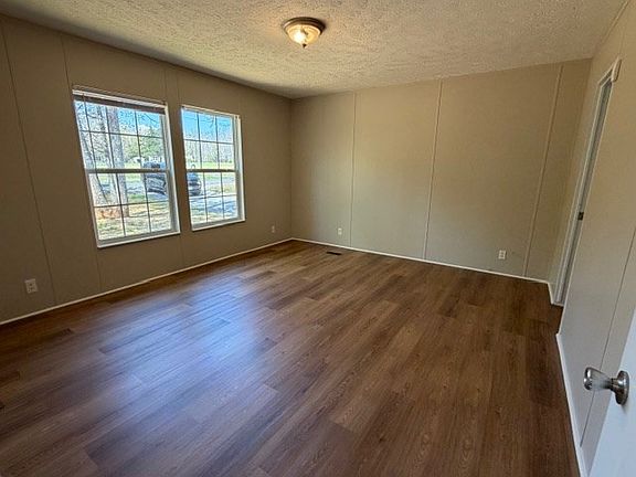5th image of 319 Ivy Rd