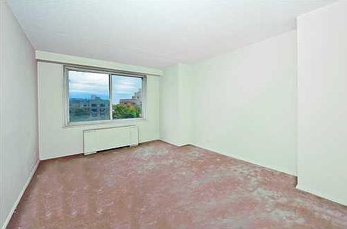 4th image of 3333 Henry Hudson Pkwy APT 6V