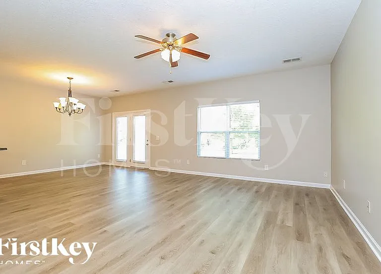 115 Pierre Pl — Photo 3