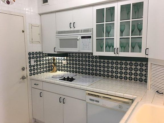 3rd image of 2121 N Bayshore Dr APT 606