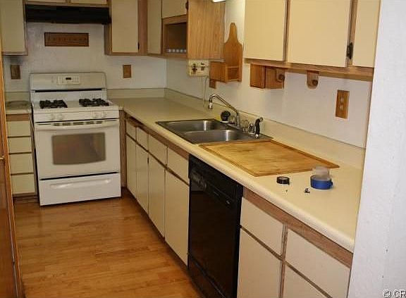 5th image of 428 Golden Springs Dr Unit D
