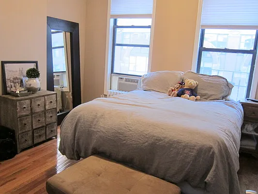 Rented by Chartwell Manhattan Realty | media 25