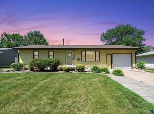 1305 S Bruce Rd, Sioux Falls, SD 57105
