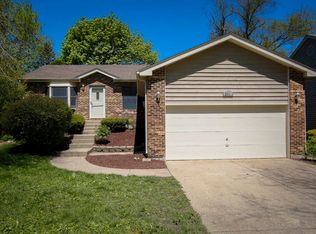 501 Barbary Ln, Woodstock, IL 60098