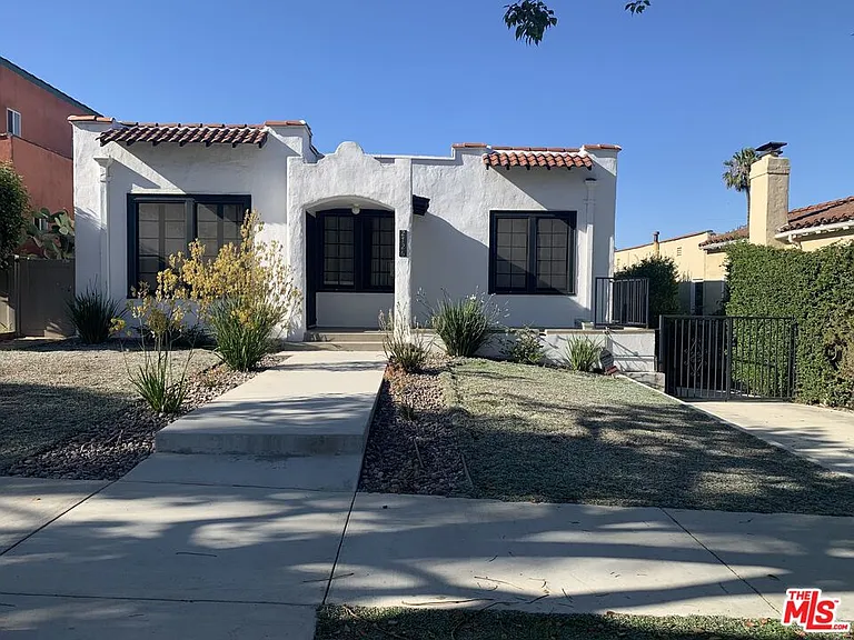 2726 Angus St — Photo 1
