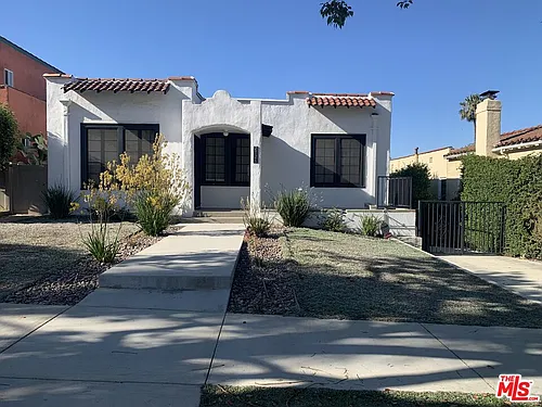 2726 Angus St Photo 1