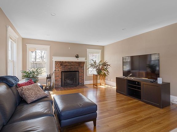5th image of 428 Boylston St