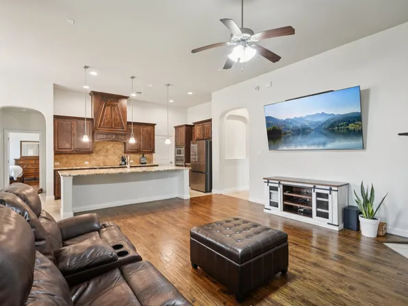 453 Lake Park Dr, Midlothian, TX 76065