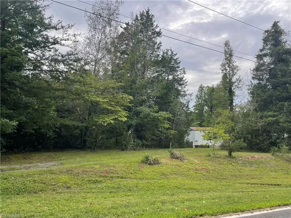 4560 Mecum Rd, Walkertown, NC 27051