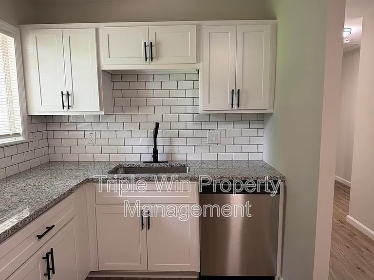 2245 Lindsay Ln — Photo 14