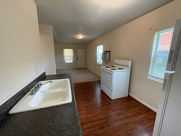 4th image of 620 Grand Ave