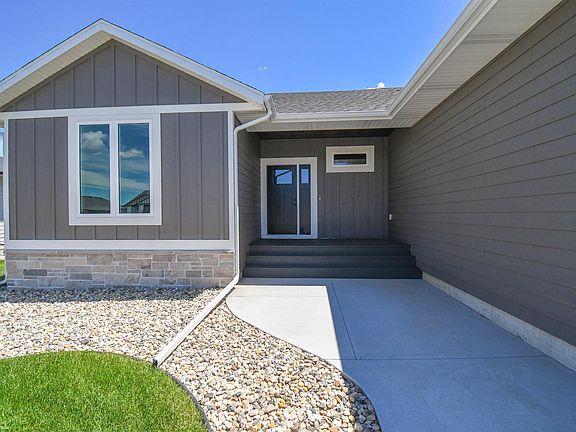 3rd image of 520 Quartzite Ave