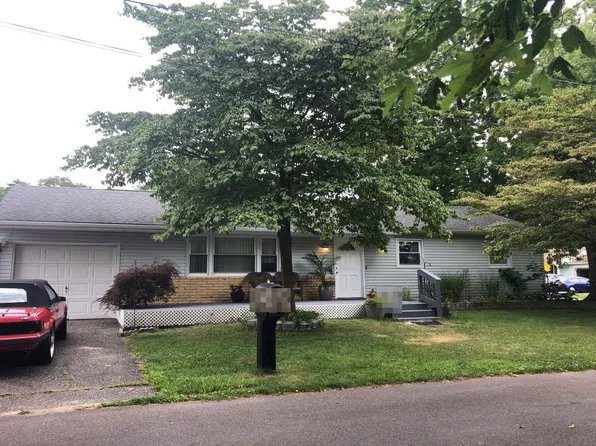 32 Walnut St, Beachwood, NJ 08722