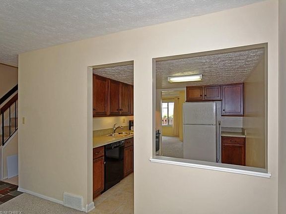 5th image of 16259 Heather Ln #E1