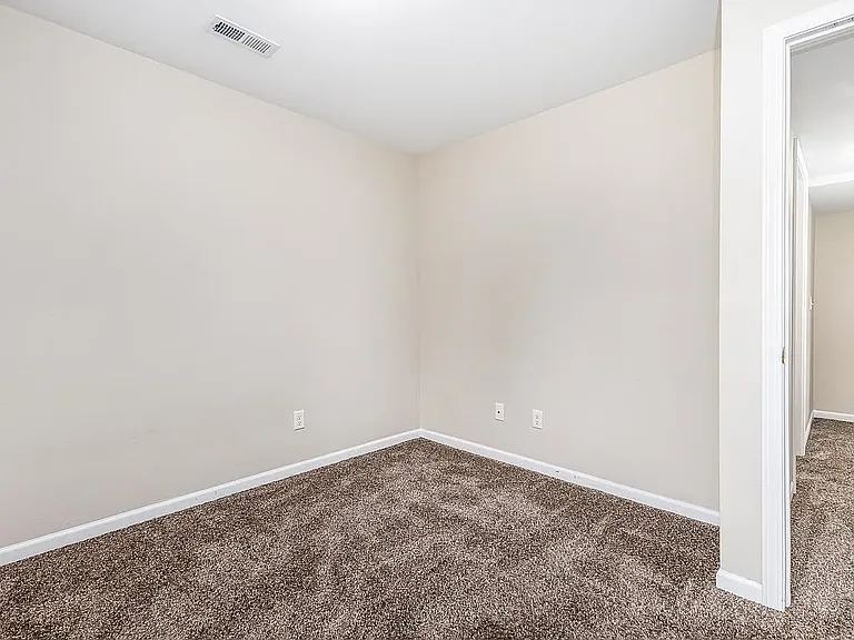 1043 Edina St — Photo 37