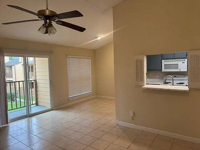 2 bed, 1.5 bath, 855 sqft, $1,075 — Photo 2