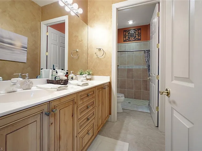 4248 Kensington High St — Photo 11