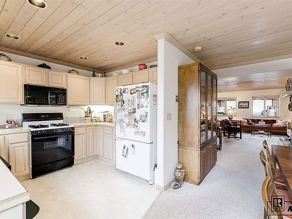 5th image of 3005 Village Dr Unit 8