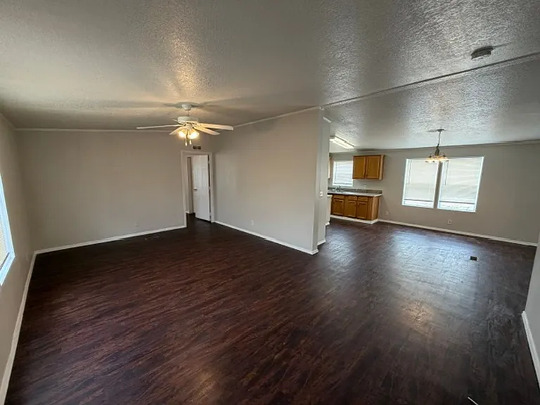 11615 E Elliot Dr — Photo 2