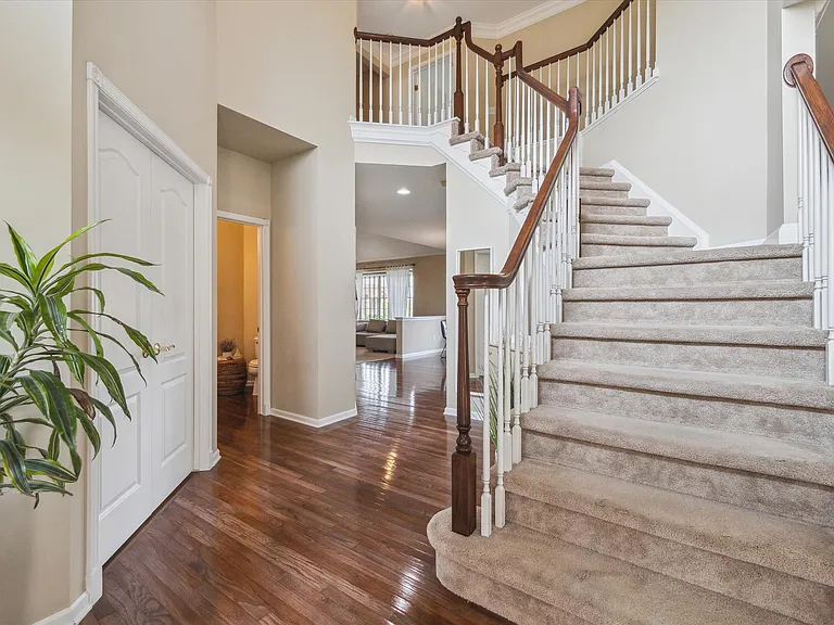 24323 Bellingham Dr — Photo 22