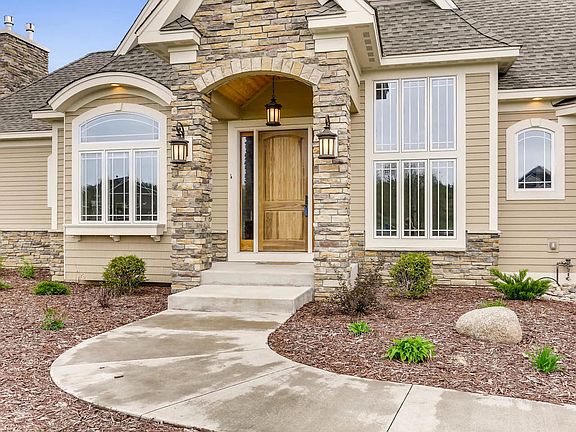 3rd image of 23 Hillary Farm Ln