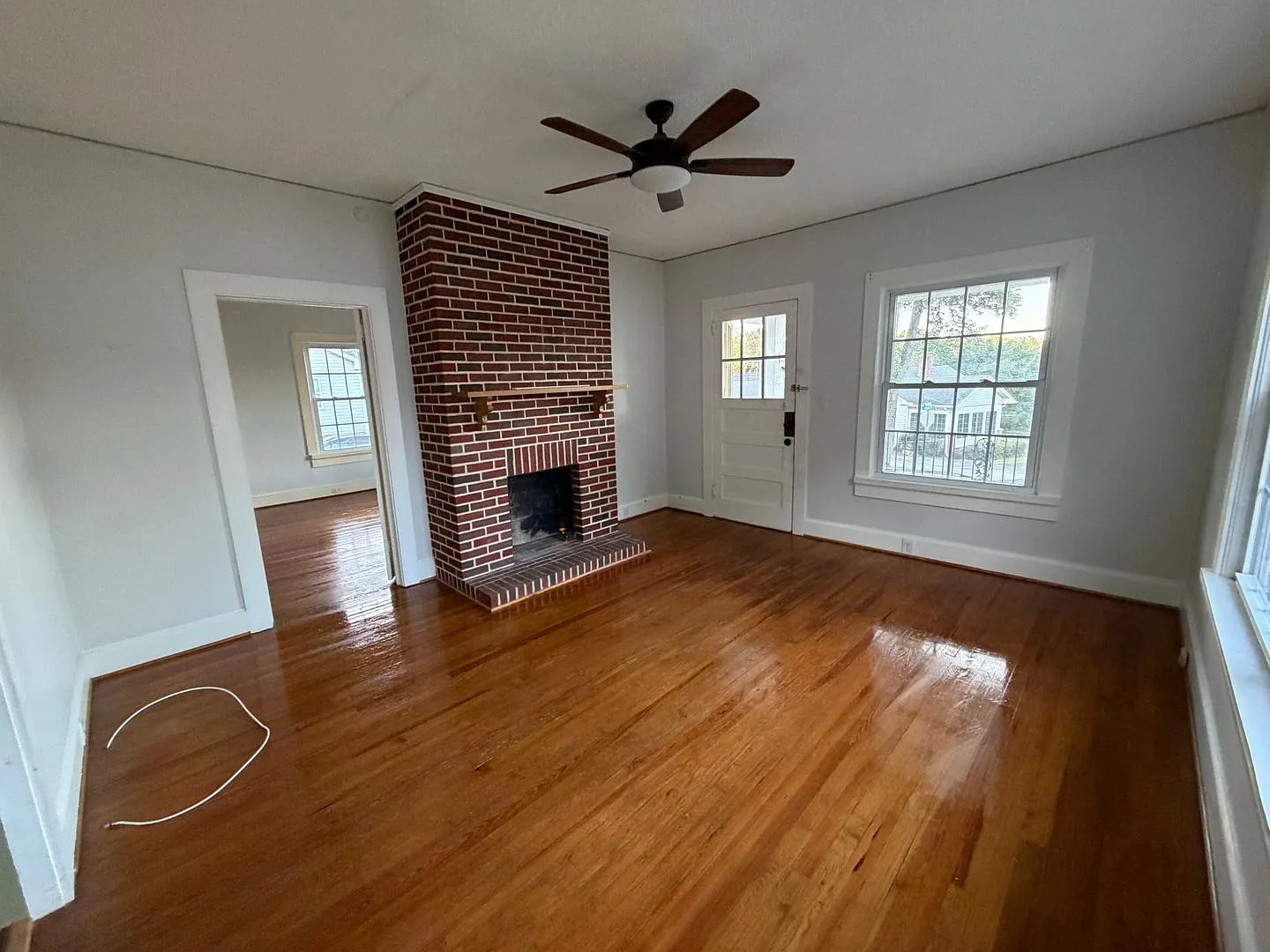 2 Bedrooms- 2 Bathrooms- Home in Lindale! — Photo 3