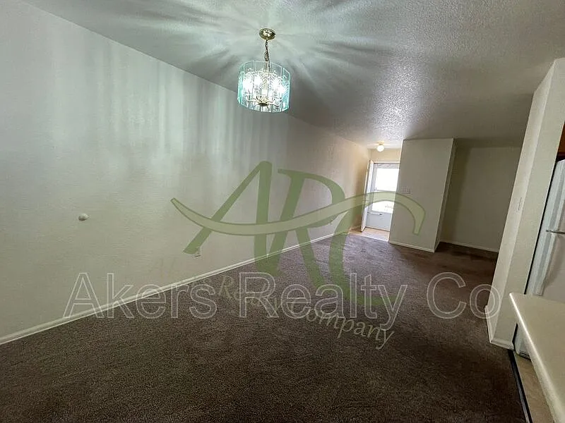 2 bed, 1.0 bath, 936 sqft, $1,095 — Photo 4