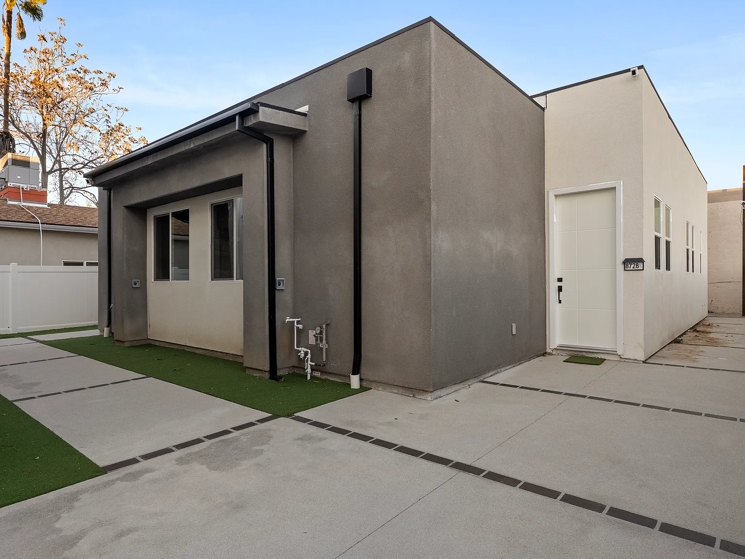 2 bed, 841 sqft, $3,250 — Photo 2