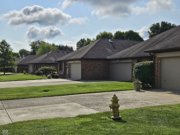 3rd image of 415 Eagle Crest Dr #5