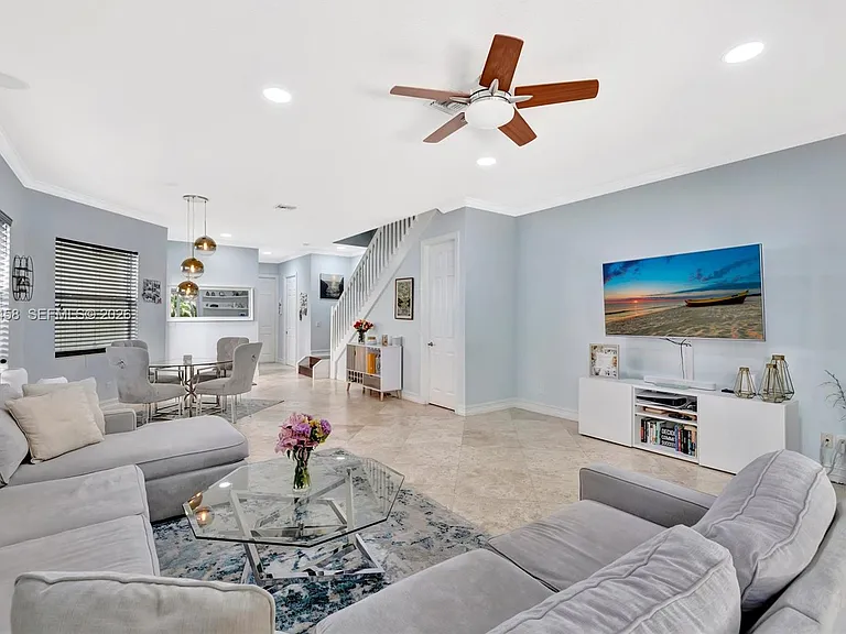 853 SW 11th Ct — Photo 13