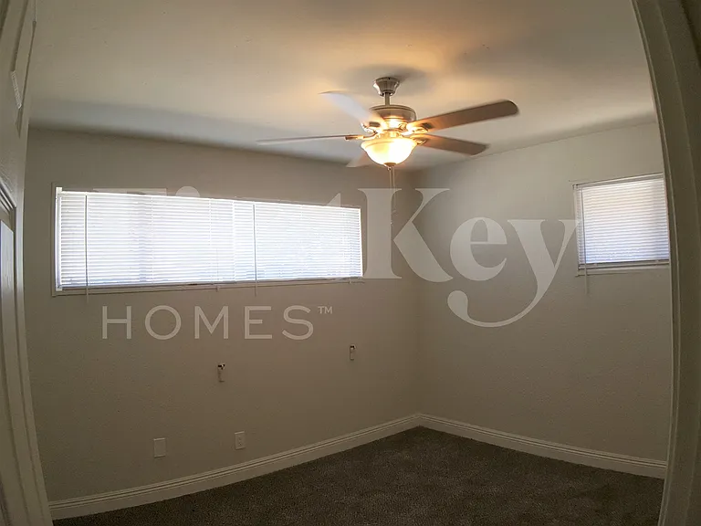 913 Date St — Photo 12