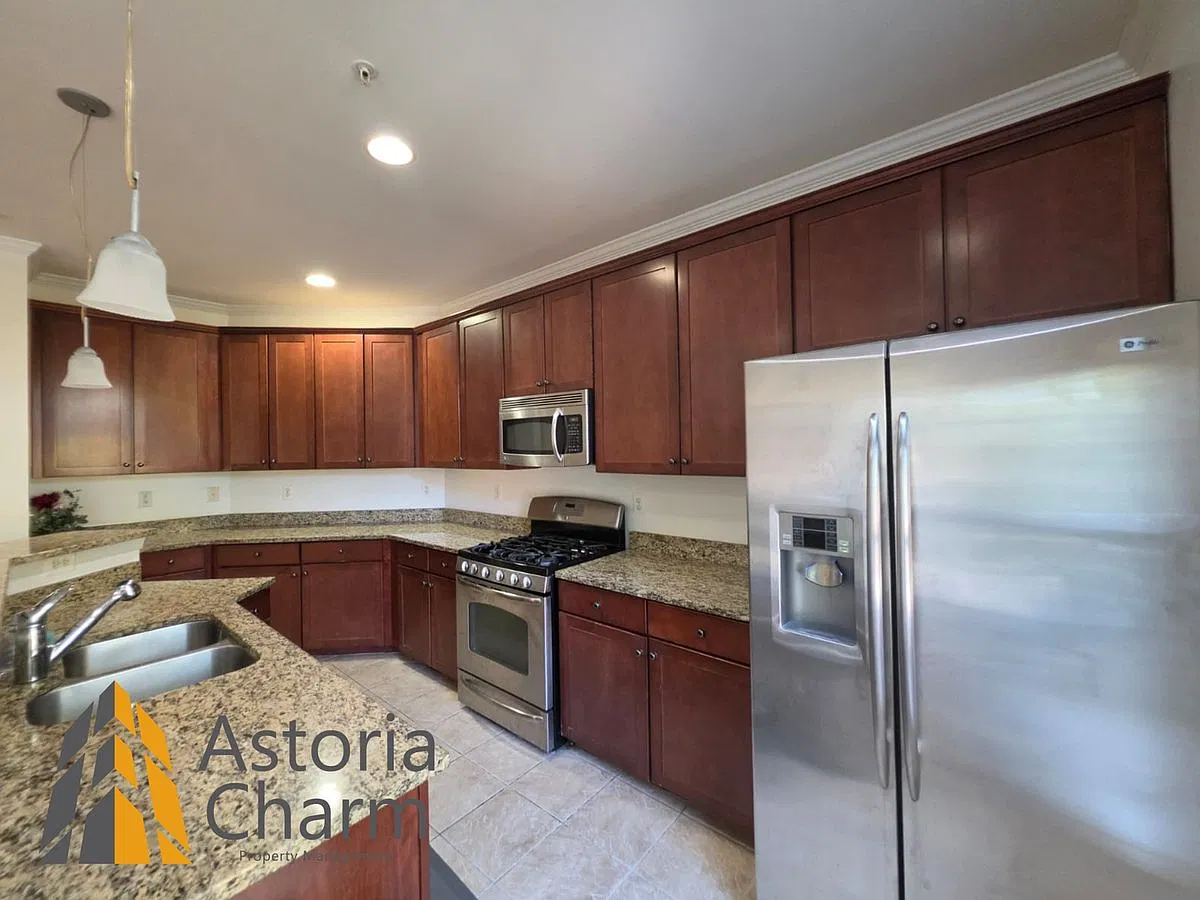 809 McHenry St - 809 McHenry St — Photo 1