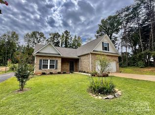 140 Bradford Ln, Statesville, NC 28625