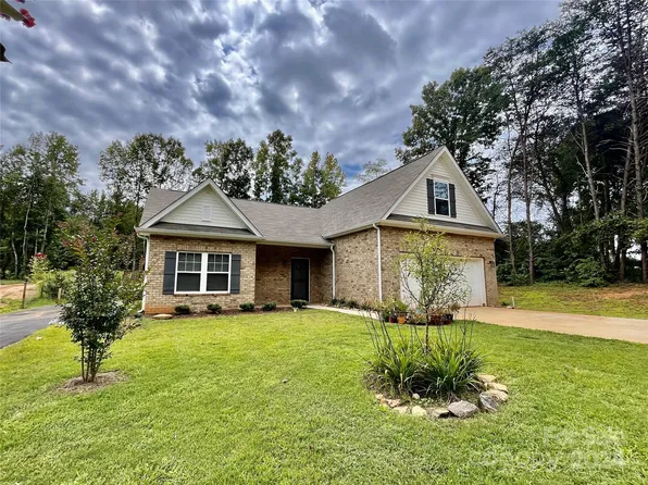 140 Bradford Ln, Statesville, NC 28625