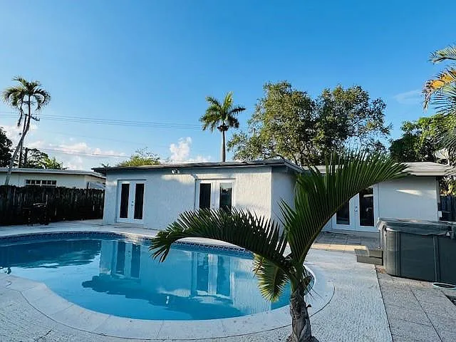 4 bed, 2.0 bath, 1222 sqft, $4,700 — Photo 4