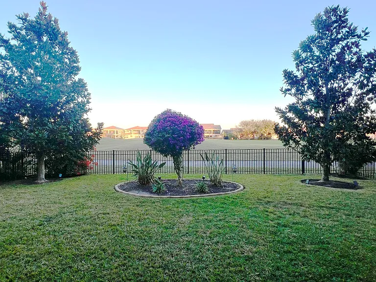 13147 Woodford St — Photo 14