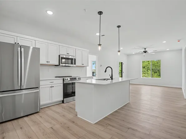 4428 Deer Creek Rd #202, Iowa City, IA 52246