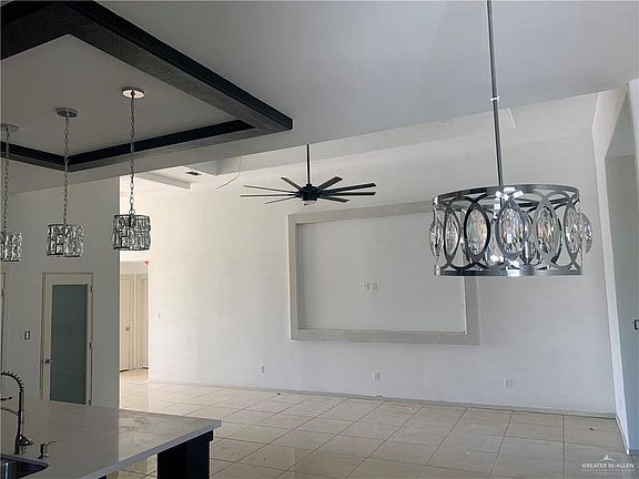 5th image of 901 E Bugambilia Ave