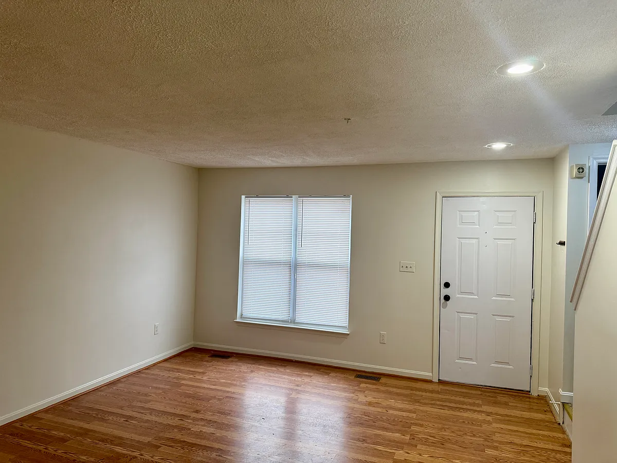Building Photo - 704 W Cherry Blossom Way