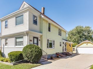 930 43rd St, Kenosha, WI 53140