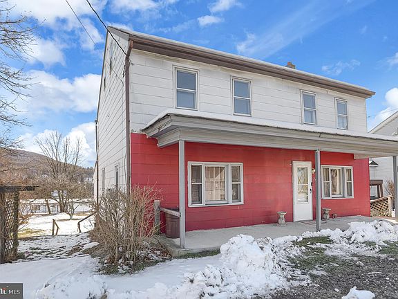 2nd image of 211 Oak St