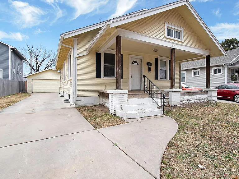 531 S Volutsia Ave — Photo 4
