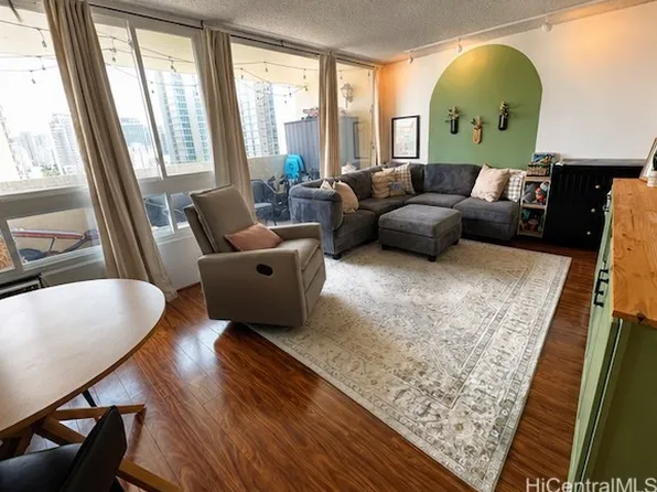 2092 Kuhio Ave APT 1503, Honolulu, HI 96815