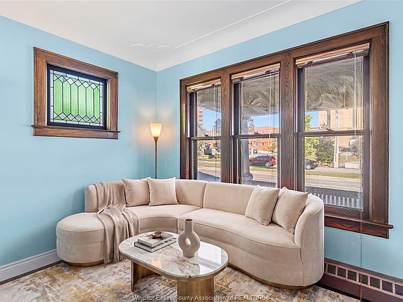 3rd image of 79 Giles Blvd E