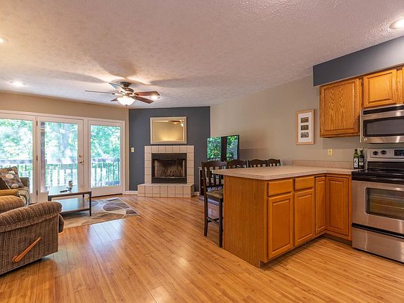 4th image of 9465 S Pointe Retreat Dr #17