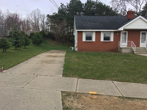2nd image of 1036 Gaynor Ct NW