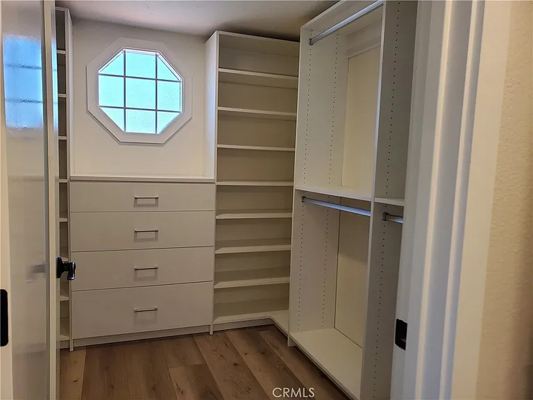 219 W Escalones — Photo 17
